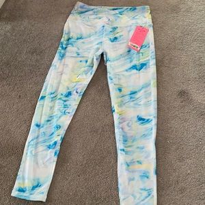 Women’s size M NWT leggings